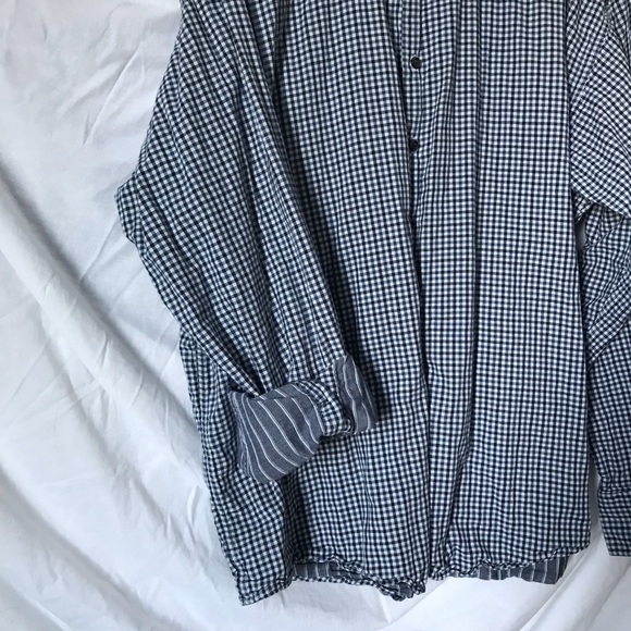 EUC Men’s button down. 3XL fits like a 2XL, therefore listed as such. - Picture 3 of 11
